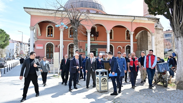 Vali Köşger, Kayalık Camisinde incelemelerde bulundu