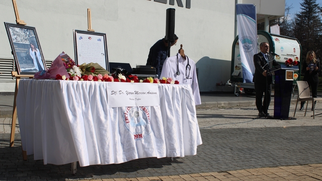 Trafik kazasında hayatını kaybeden Yaren, okuduğu fakültede anıldı