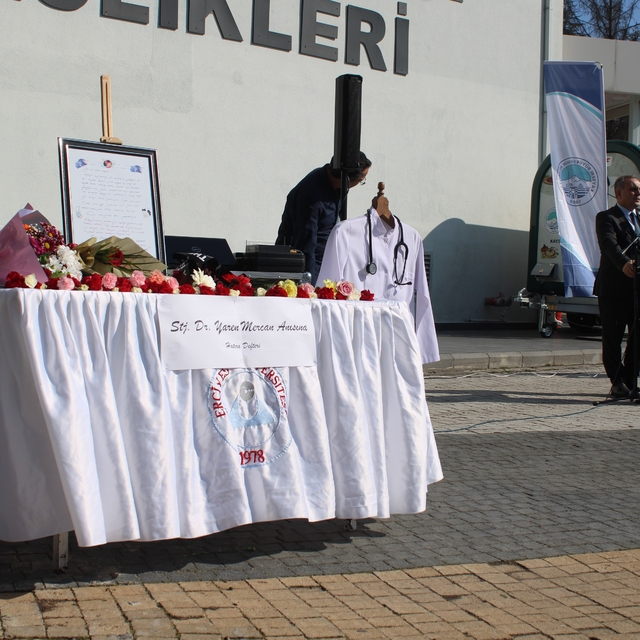Trafik kazasında hayatını kaybeden Yaren, okuduğu fakültede anıldı