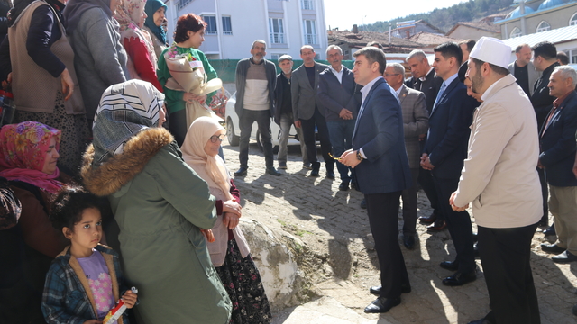 Amasya Valisi Bakan'dan Taşova'da Şahinler köyüne ziyaret