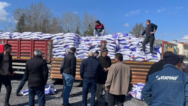Beyşehir'de çiftçilere nohut tohumu dağıtıldı