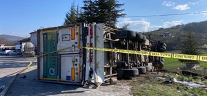 Çay yüklü tır devrildi: 1 yaralı