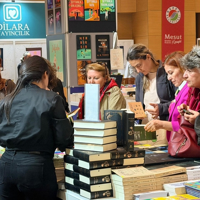 Kepez Kitap Fuarı kapılarını açtı: Edebiyat dolu 10 gün başladı