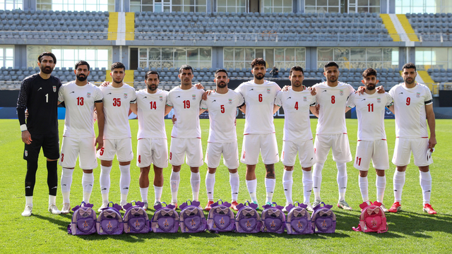 İran Milli Futbol Takımı'ndan, ölen çocuklar için 'çocuk sırt çantalı' mesaj