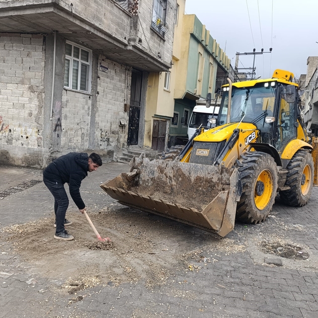 Eyyübiye'de sel sonrası temizlik çalışmaları sürüyor