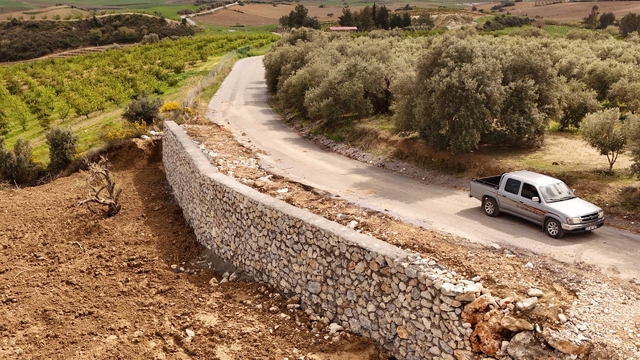 Tarsus'ta yol ve yaya güvenliği artırıldı
