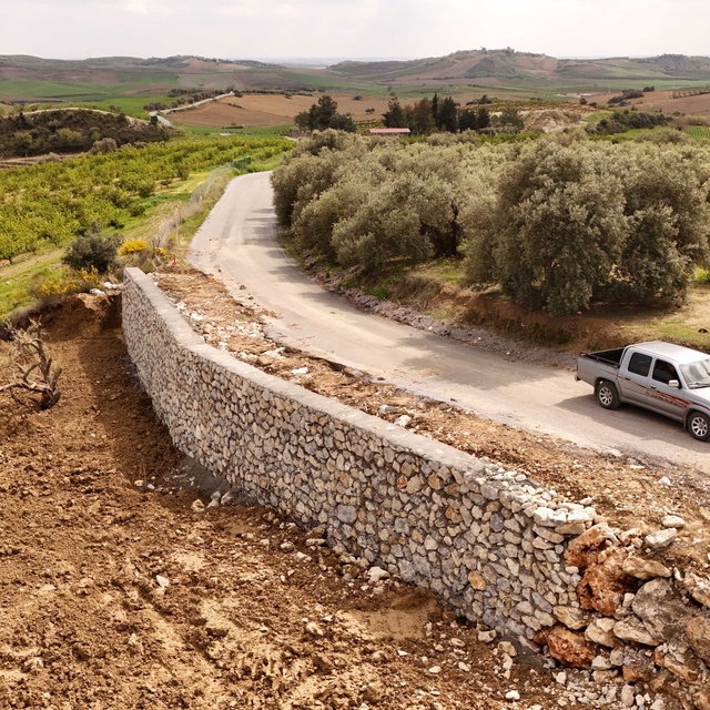 Tarsus'ta yol ve yaya güvenliği artırıldı