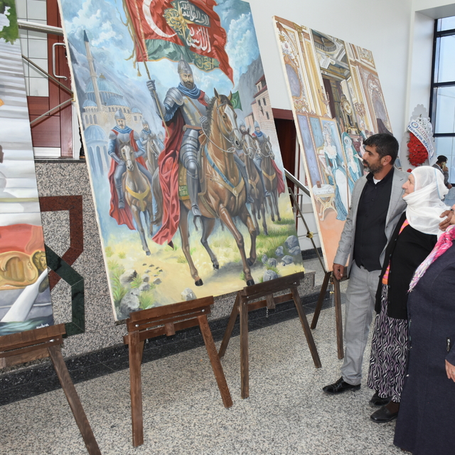 Malatya'da müzikal tiyatro "Kim Var?" sahnelendi