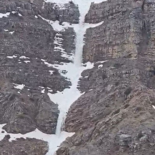 Kemaliye'de "kar şelalesi" görüntülendi