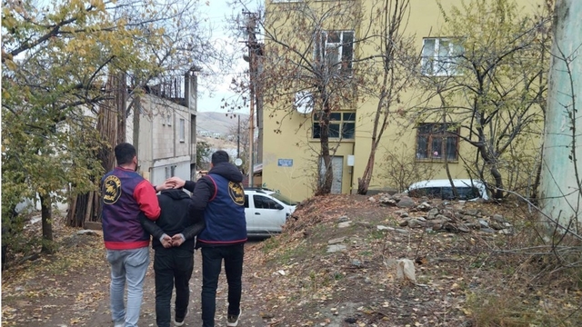 Muş'ta hapis cezası bulunan şahıs kovalamaca sonucu yakalandı