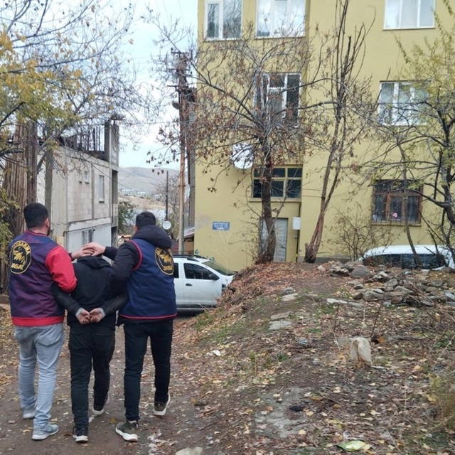 Muş'ta hapis cezası bulunan şahıs kovalamaca sonucu yakalandı