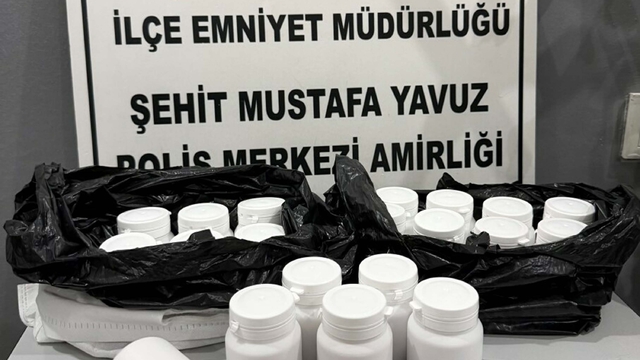 İzmir'de 1085 adet ecza hap ele geçirildi; 2 tutuklama