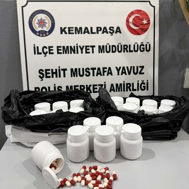 İzmir'de 1085 adet ecza hap ele geçirildi; 2 tutuklama