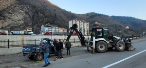 Kastamonu’da lastiği fırlayan tarım aracı takla attı: 1 yaralı