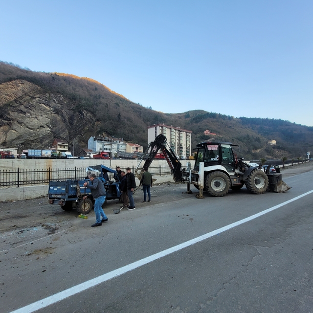 Kastamonu'da lastiği fırlayan tarım aracı takla attı: 1 yaralı