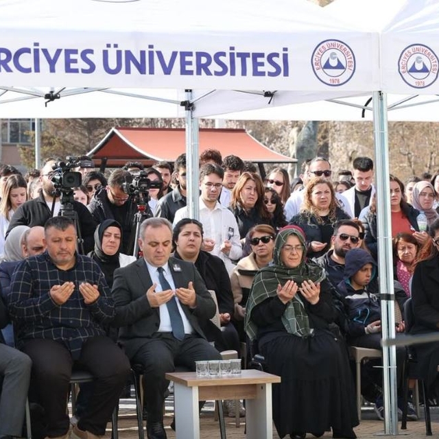 Kazada ölen tıp öğrencisi Yaren için üniversitede anma töreni