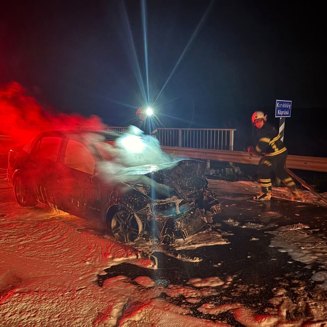 Lüleburgaz'da zincirleme kaza: 2 yaralı, 1 otomobil yandı