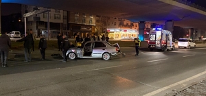 Kaza yapan sürücünün yakını sinir krizi geçirdi Kayseri’de otomobil ile cip çarpıştı: 3 yaralı