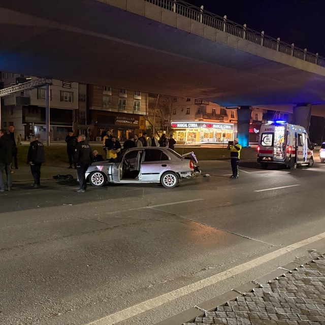 Kaza yapan sürücünün yakını sinir krizi geçirdi
Kayseri'de otomobil ile cip...