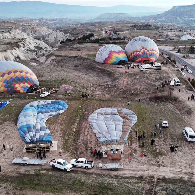 Kapadokya'da sıcak hava balon turlarına rüzgar engeli