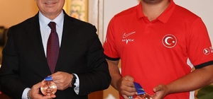 Başkan Aras’tan dünyada ‘Yılın Okçusu’ seçilen Haney’e kutlama