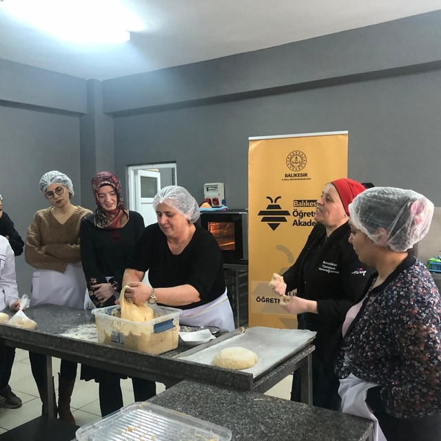 Gastronomi Akademisinde Dursunbey kabaklı ekmeği tanıtıldı