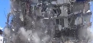 İş makinasının kolona son dokunuşu 7 katlı binayı yerle bir etti