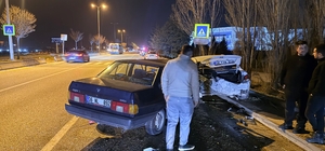 Çubuk'ta hafif ticari araçla çarpışan motosiklet sürücüsü yaralandı