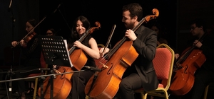 Kocaeli Orkestrası, Toygar Işıklı dizi müziklerini izleyiciyle buluşturdu