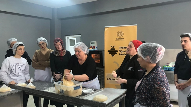 Gastronomi Akademisinde Dursunbey kabaklı ekmeği tanıtıldı