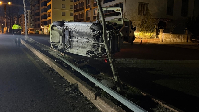 Elazığ'da otomobil yan yattı: 1 yaralı