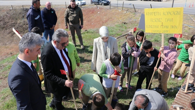 Cumayeri'nde fidanlar toprakla buluştu
Hilaltepe Millet Bahçesi'nde ağaçlandırma etkinliği yapıldı