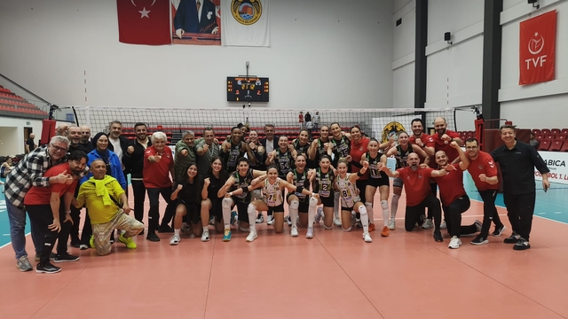 Sakarya Voleybol, Sultanlar Ligi'ne çıkmak için finali garantiledi