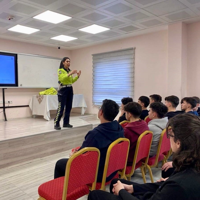 Bilecik'te öğrencilere trafik bilinci eğitimi