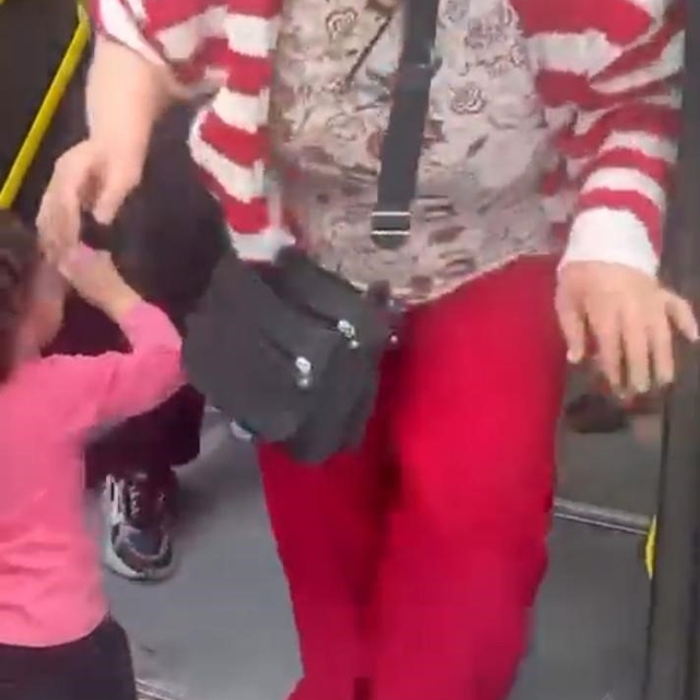 Otobüste kadınlar yer kavgasında şoförün kolunu ısırdı
Bursa'da yer yüzünde...