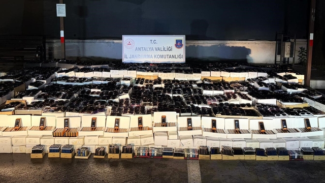 Manavgat'ta 25,5 milyonluk kaçak ürün operasyonu