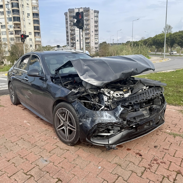 Antalya'da zincirleme trafik kazasında 3 kişi yaralandı