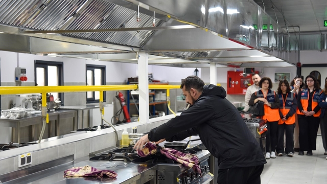 BŞEÜ'de yangına müdahale ve güvenli tahliye eğitimi