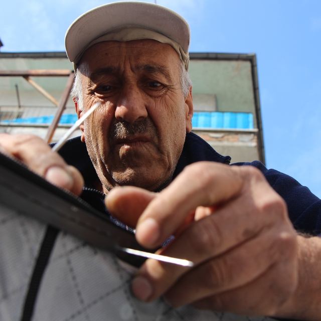 Ermeni asıllı usta 50 yıldır iğne, iplikle tamir yapıyor: "Türk milliyetçis...