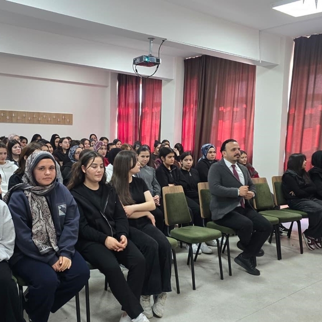 Kız meslek lisesinde bilim söyleşisi