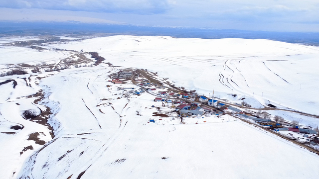 Kars'ın yüksek kesimlerinde kar etkili oldu