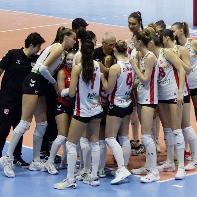 Karşıyaka filede erken havlu attı