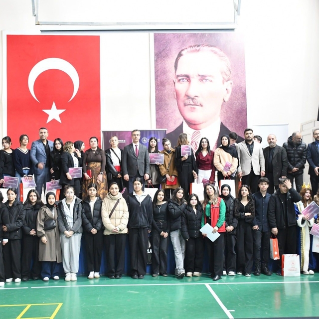 Şırnak'ta genç yetenekler tiyatro il finalinde sahne aldı