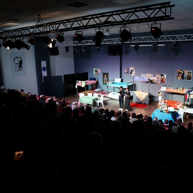 Didim'deki kadınlara yönelik tiyatro oyunu yoğun ilgi gördü