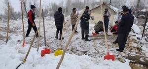 Hakkari Durankaya'da ahır çöktü 5 hayvan telef oldu