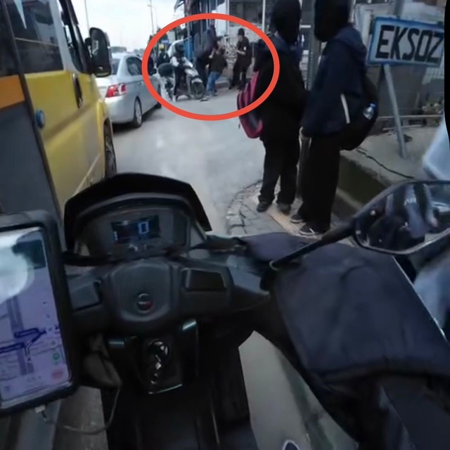 Bursa'da "yan bakma" tartışması kanlı bitti
16 yaşındaki lise öğrencisi bıç...