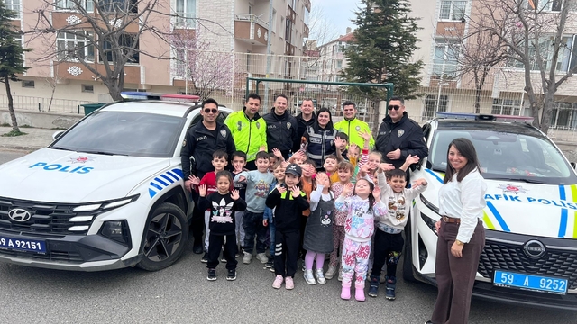Minik öğrenciler polislik mesleğini yakından tanıdı