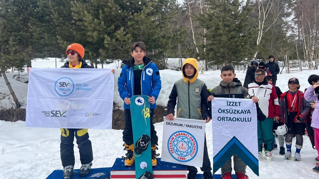 Okul Sporları Snowboard Türkiye Birinciliği'nde kürsüye Kayseri ambargosu