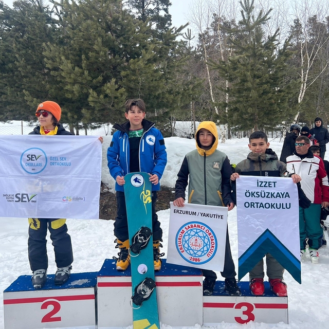 Okul Sporları Snowboard Türkiye Birinciliği'nde kürsüye Kayseri ambargosu