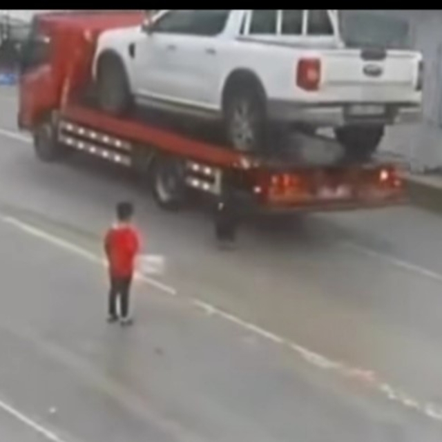 Şırnak'ta yola fırlayan çocuk, sürücünün manevrasıyla ölümden döndü